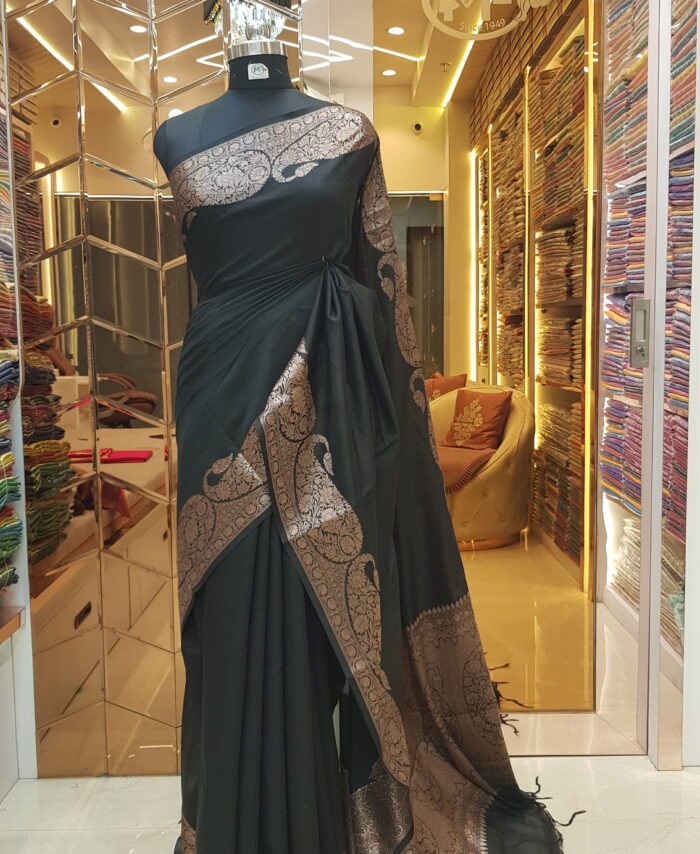 MOINI FABRICS - Banarasi Cotton Aachal Border Saree.