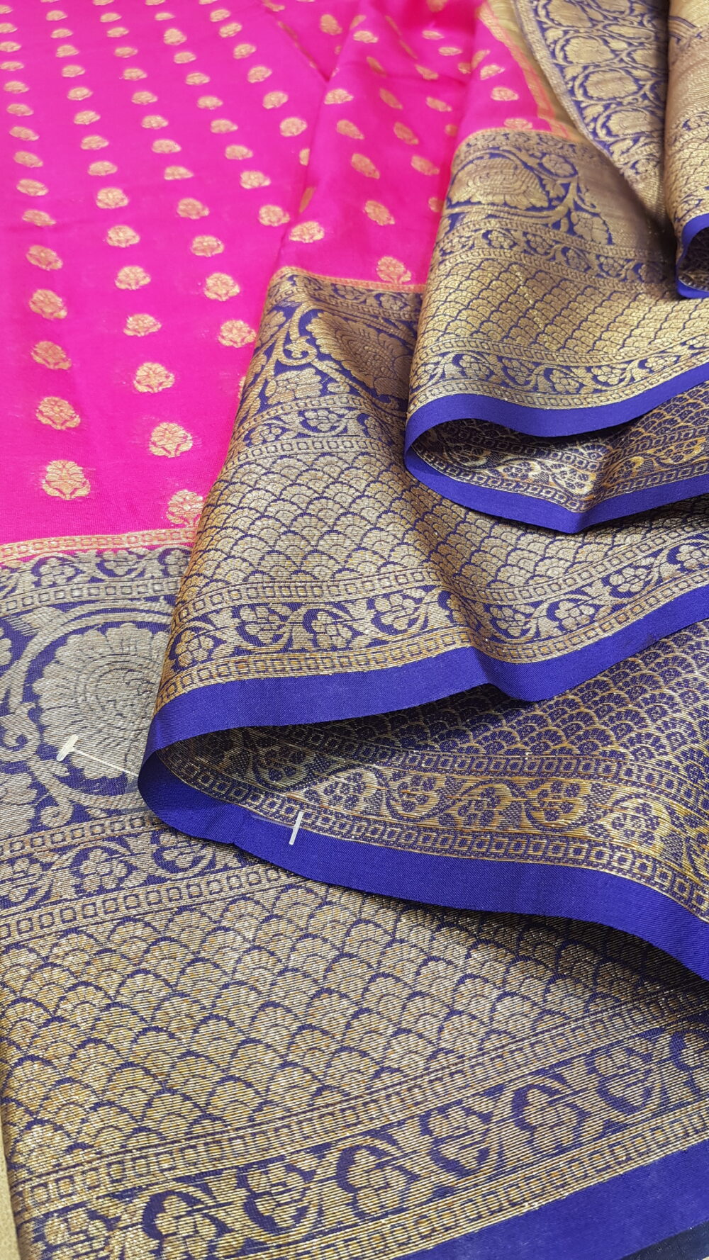 MOINI FABRICS - Banarasi Georgette Contrast Buti Saree. - Image 5