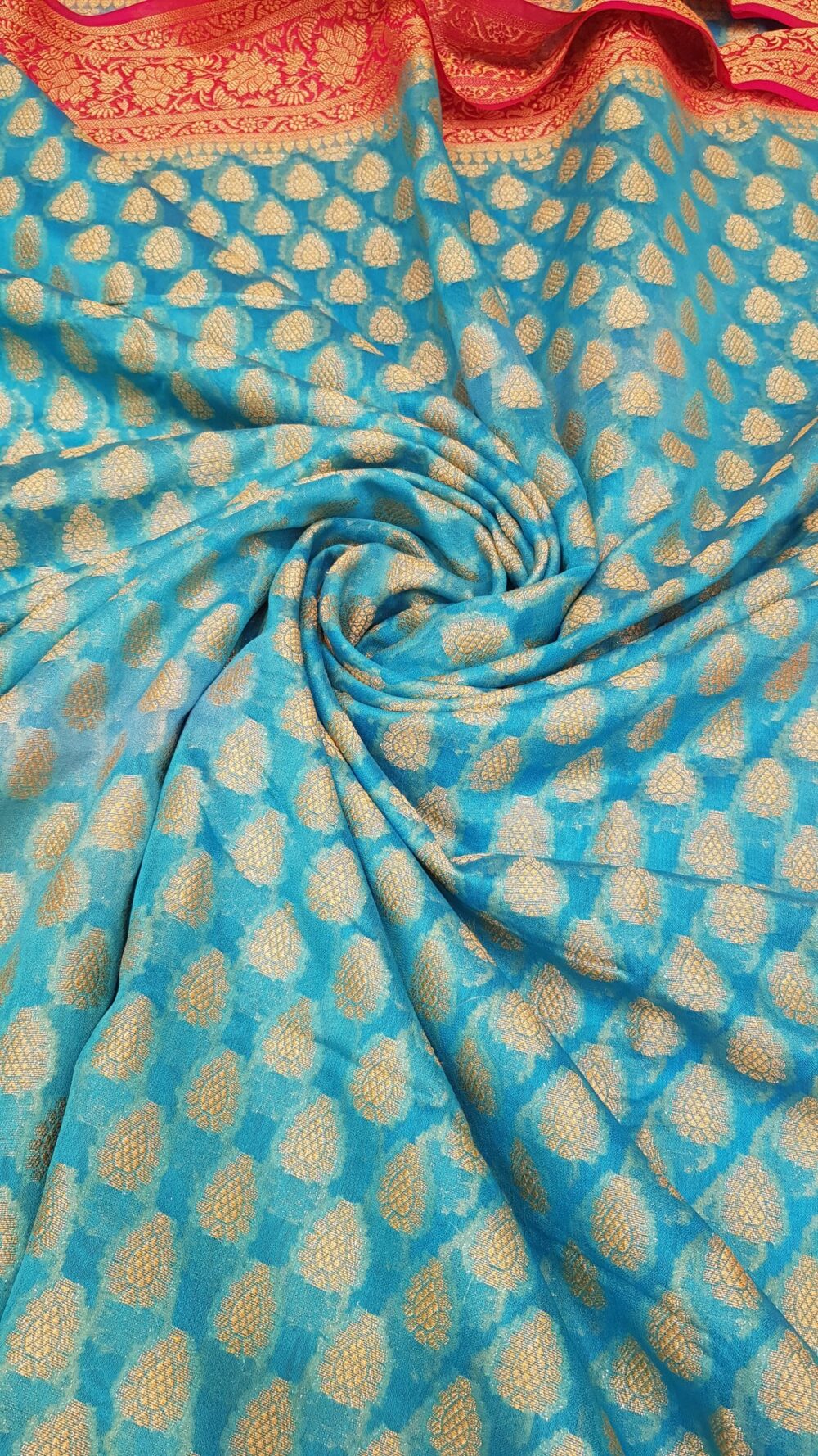 MOINI FABRICS - Banarasi Georgette Contrast Border Saree. - Image 4