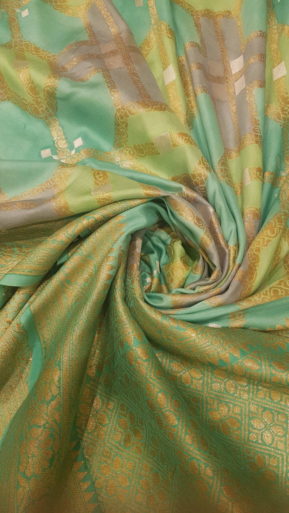 MOINI FABRICS - Banarasi Handloom Khaddi Katan Silk Saree. - Image 3