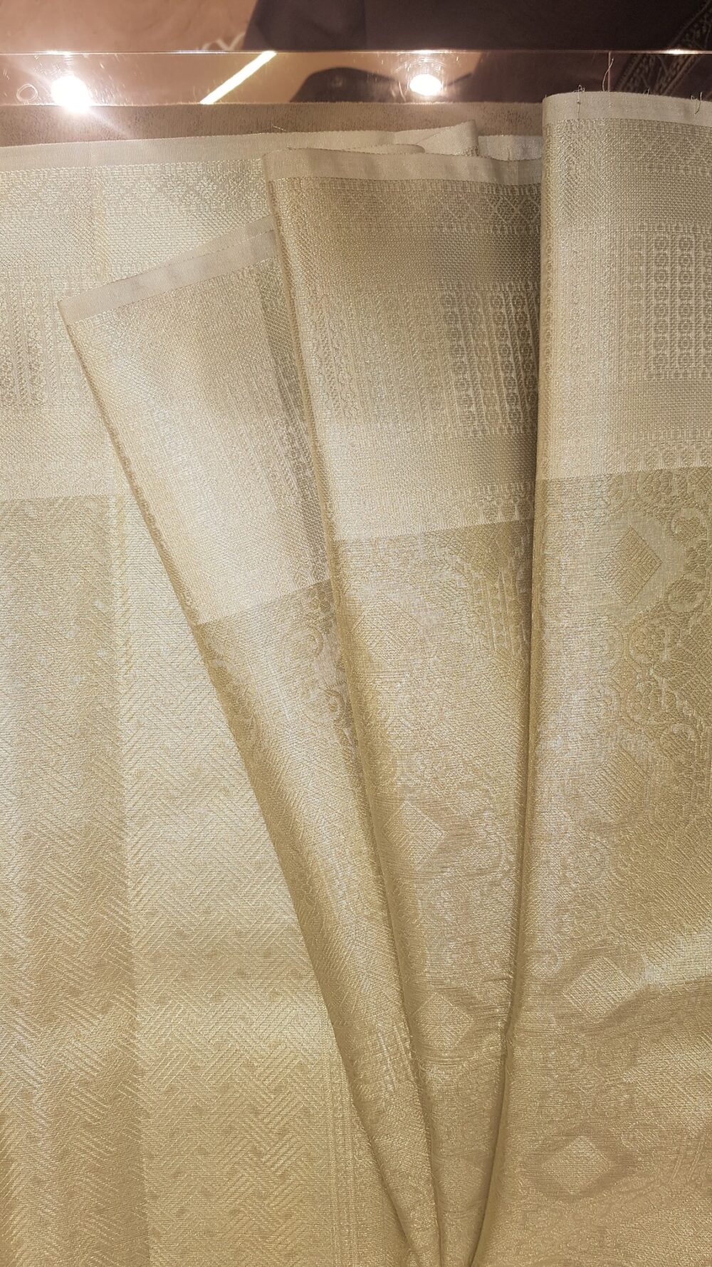 MOINI FABRICS - Banarasi Fancy Tissue Tanchoi Saree. - Image 3