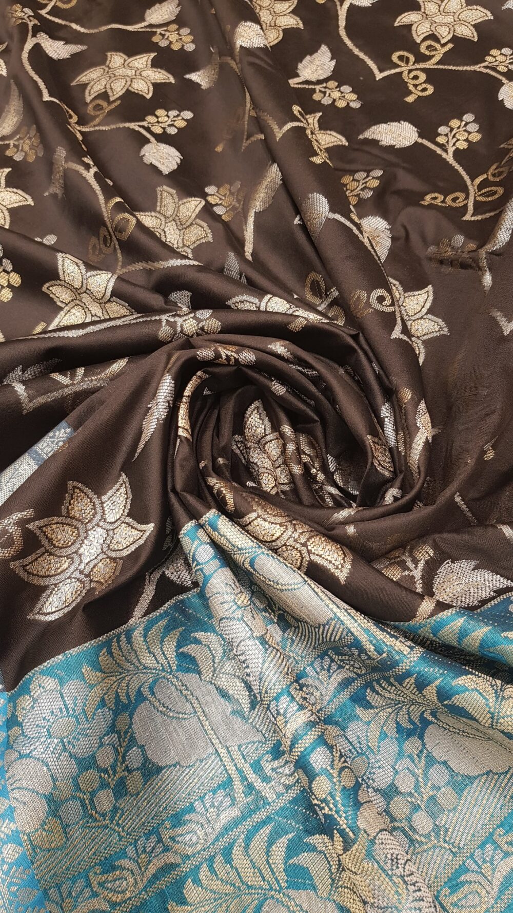 MOINI FABRICS -Banarasi Fancy Katan Zari Saree. - Image 3